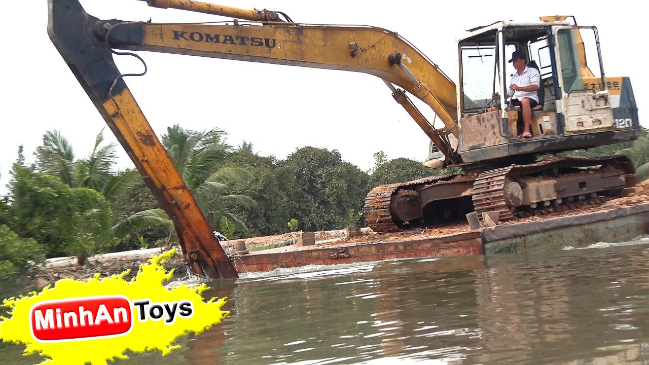 M&aacute;y x&uacute;c c&oacute; nhạc: Komatsu bơi ph&agrave;, m&uacute;c đất xuống ph&agrave; di chuyển sang nơi kh&aacute;c - MinhAn Toys #543
