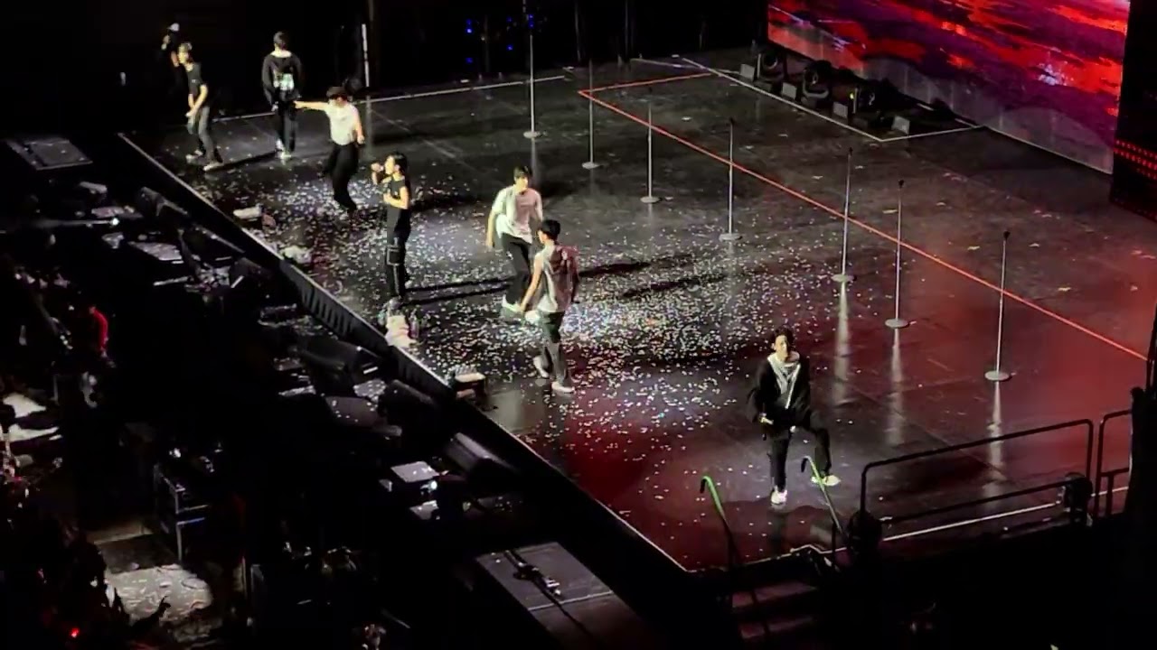 221014 ENHYPEN -  Future Perfect (Pass the Mic) (Encore) Manifesto World Tour in Chicago