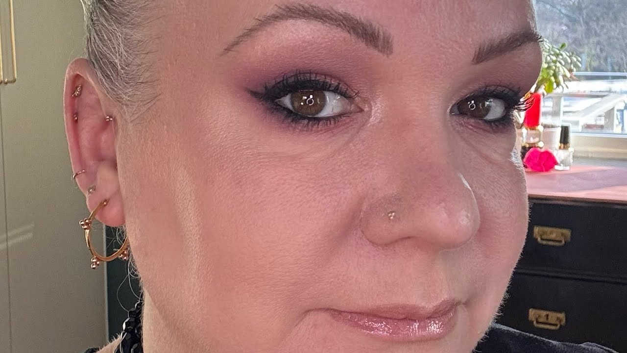 Day 14 using my Natasha Denona mini palettes. Today I used the Love palette🩷