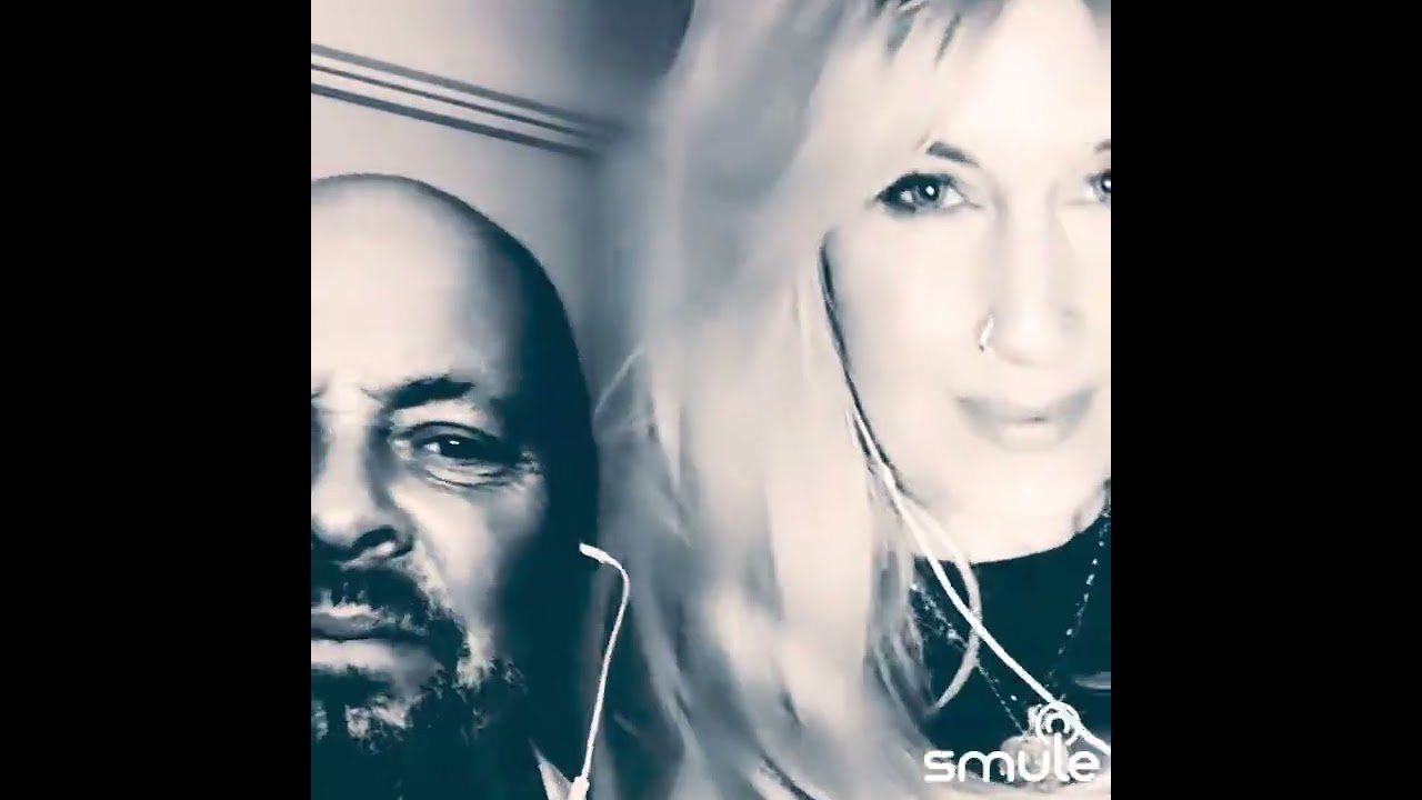 Mexican girl Louise shell sings and Michael Dandanell