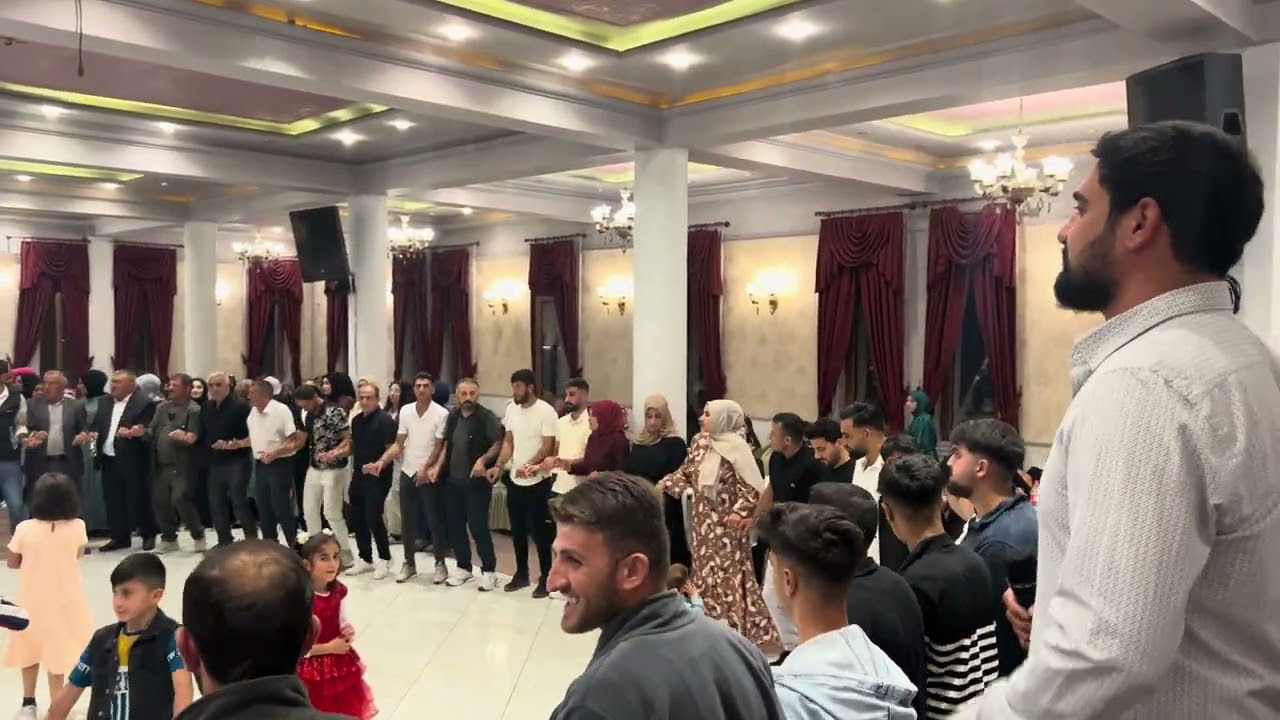 Sarıkamış belediye düğün salonu . Toptaş ailesinin düğünü .