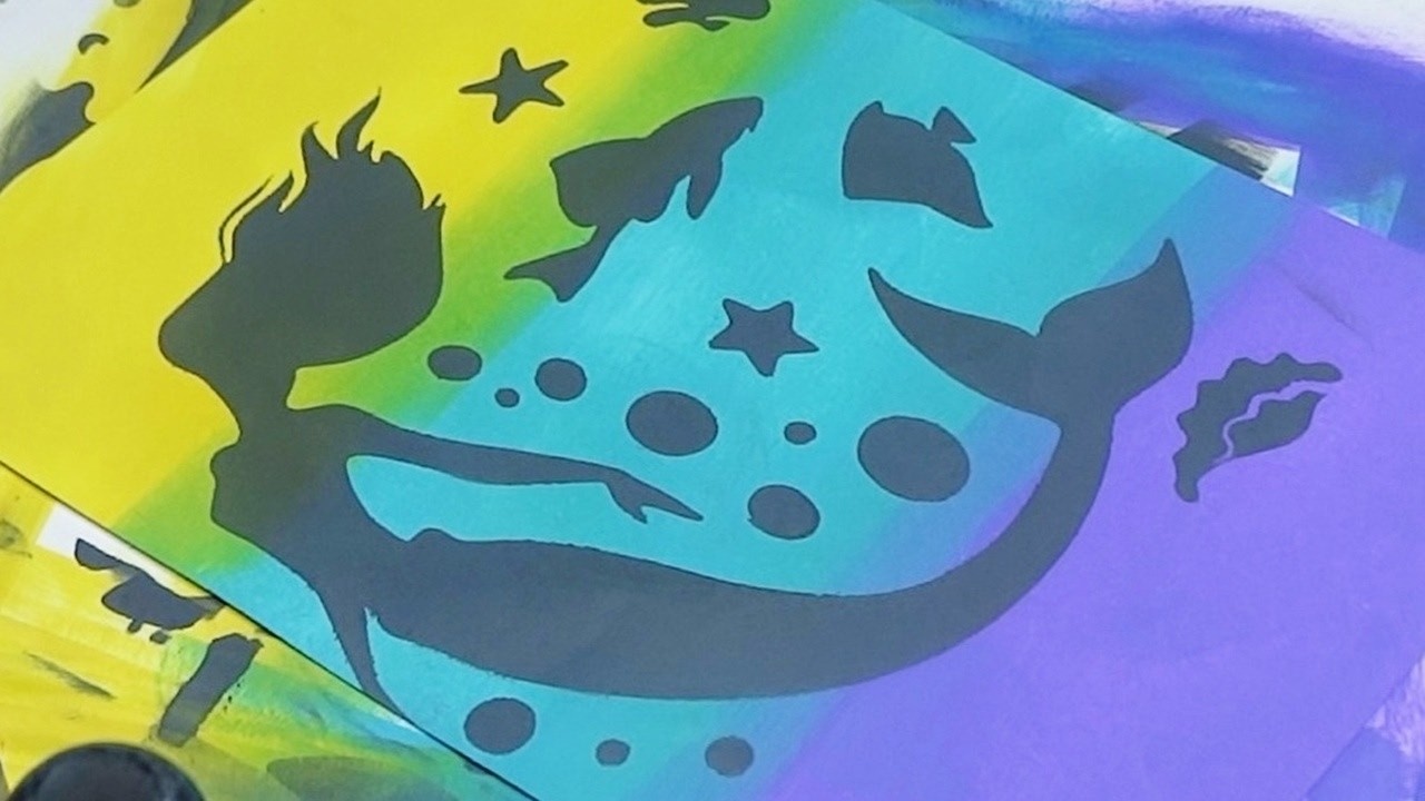 DIY | How to make a Card Background with a Stencil | Distress Oxide Painting | Mermaid