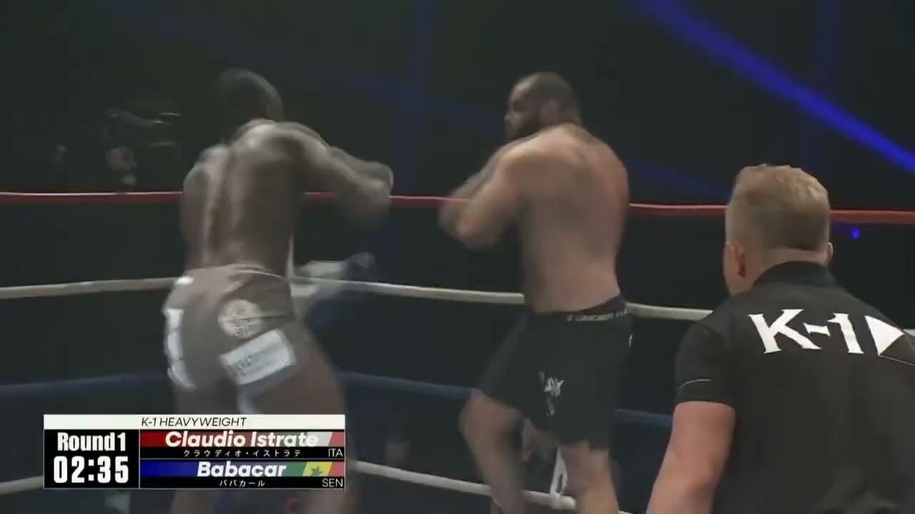 Thiatou Yoff s'incline par KO face &agrave; l'italien Claudio Istrate lors de son combat de kick-boxing...