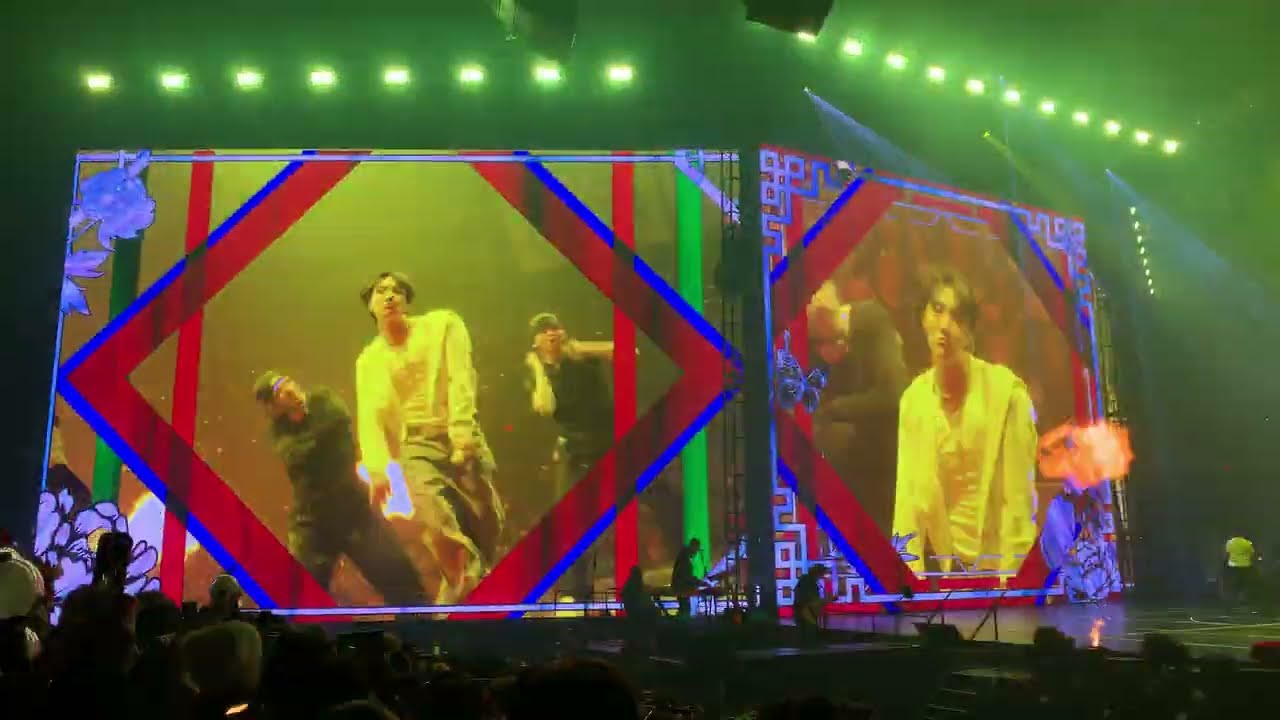 OT7 MIC Drop fanchant and BAEPSAE hip thrusts 250317 J-Hope Chicago Day 1 Fancam   HOPE ON THE STAGE
