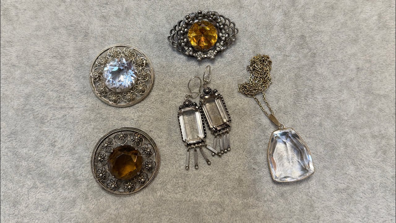 В гостях в Антикварном у Алены покупатели Таня и Катя купила вещь мечты! 19 февраля 2026года.