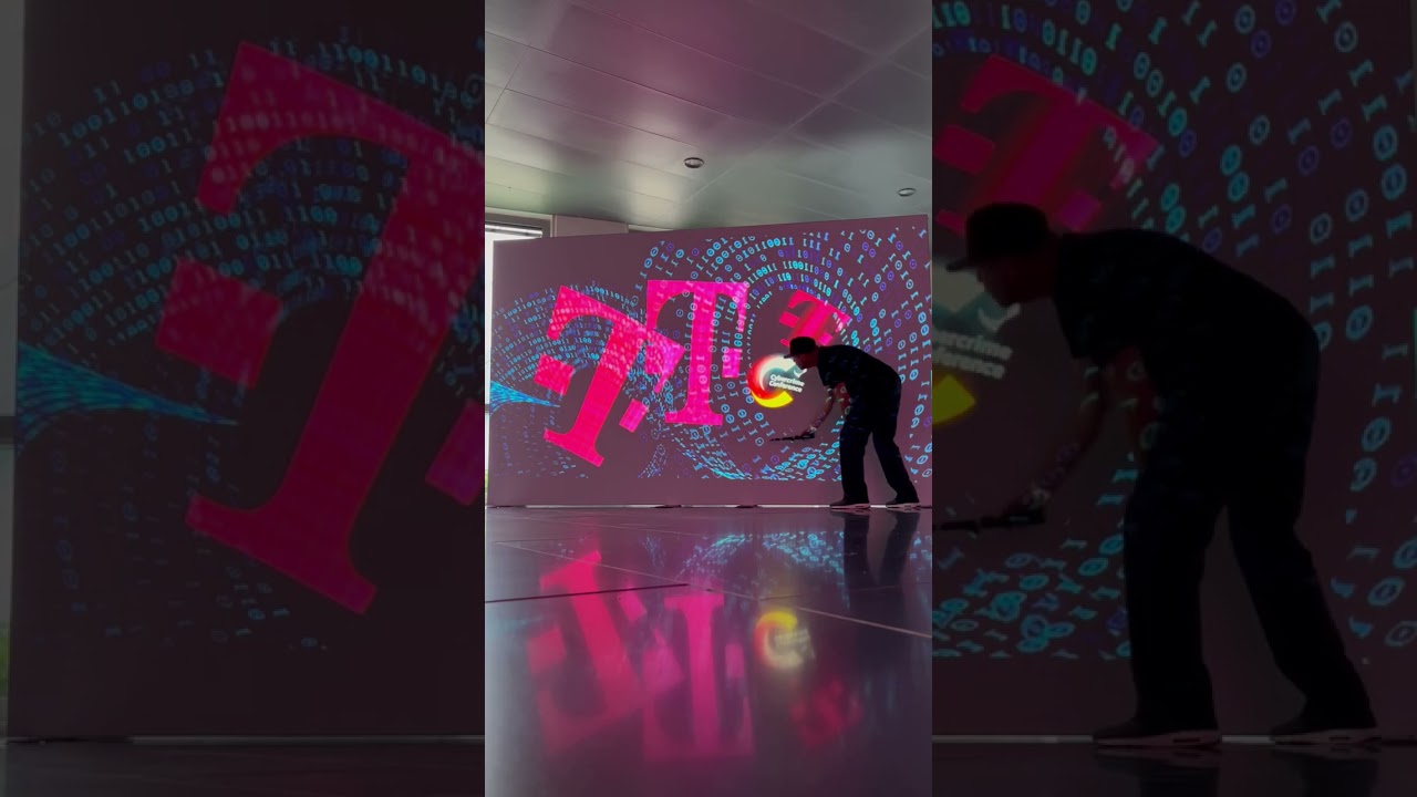 Bomber & Marcel Lichtfaktor painting with Light #lightpainting #graffitiart #telekom #streetart