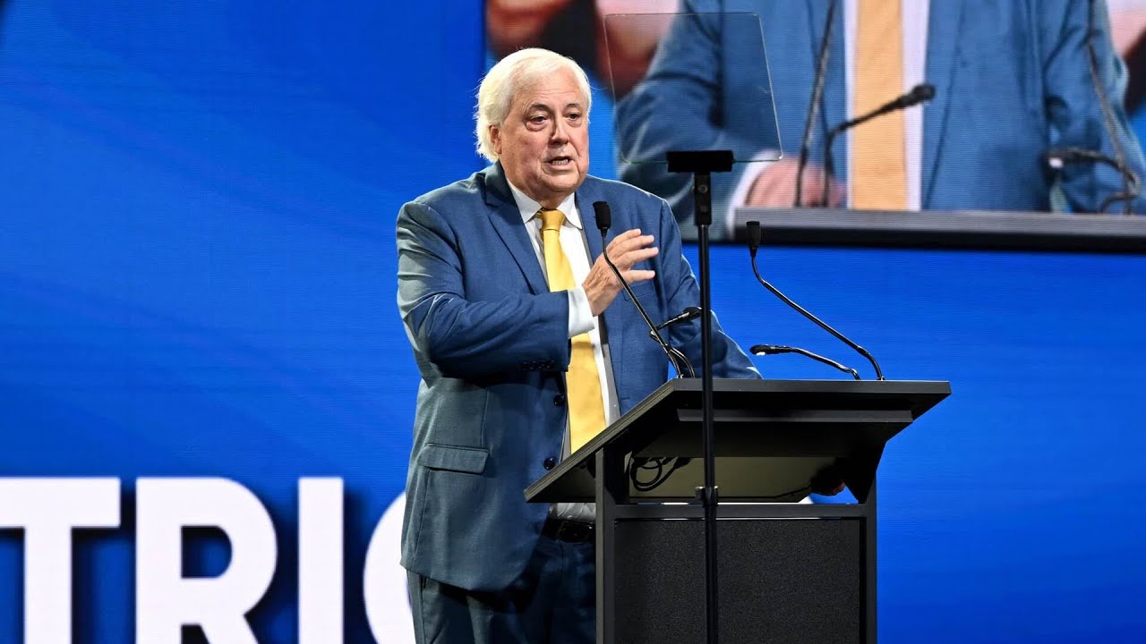 Clive Palmer looks at bankrolling Nationals