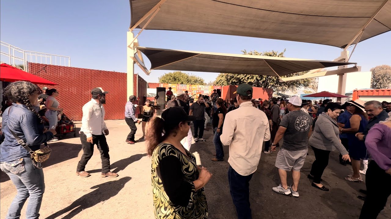 El Baile sigue en el patio de la pulga Capitol, WOW!