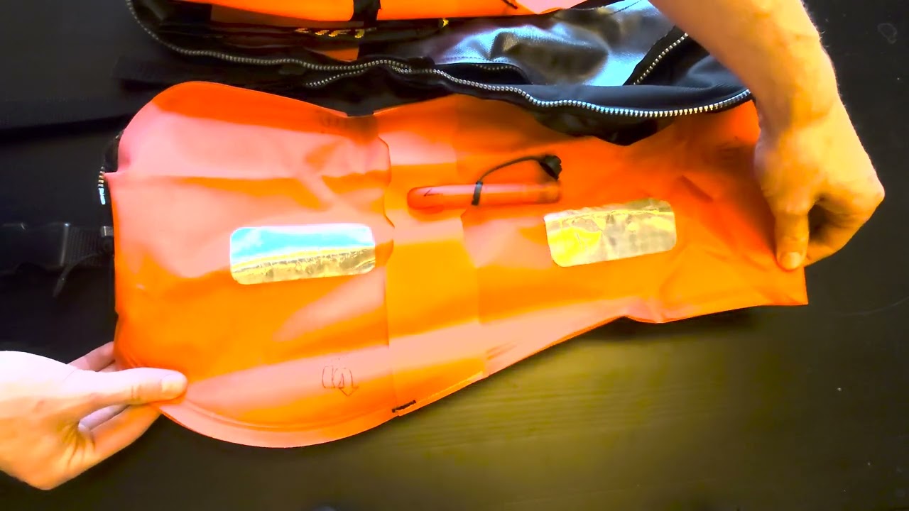 Ompackning av Baltic flytväst