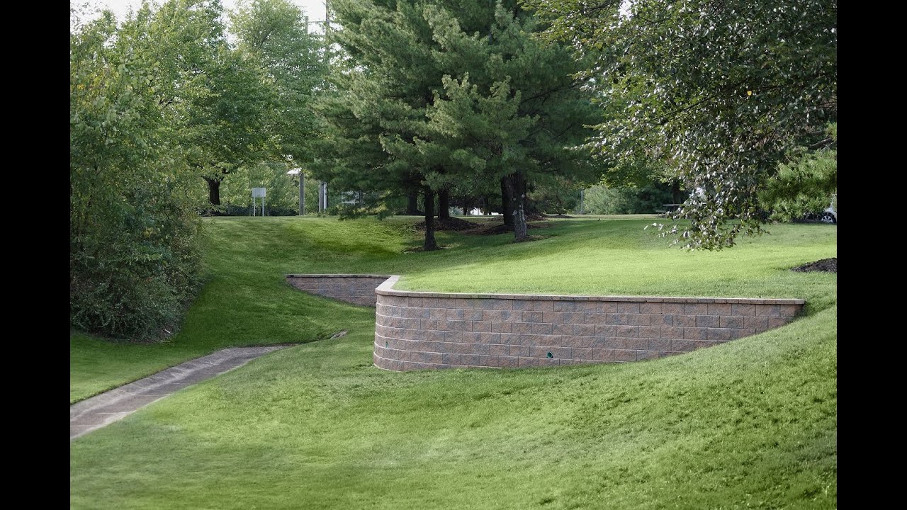 Retaining Wall Construction - Timelapse