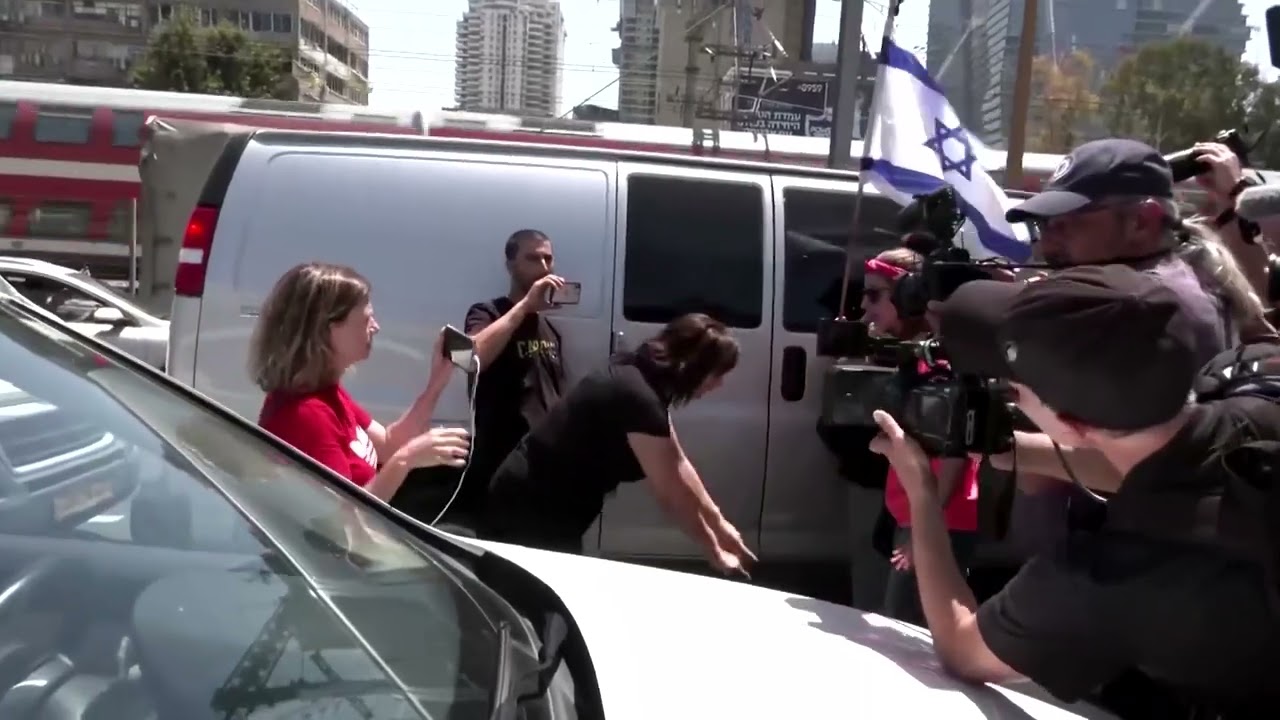 Israeli protesters block Tel Aviv highway