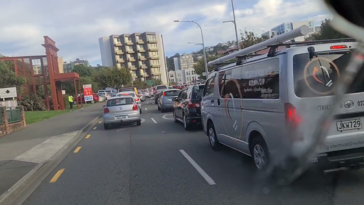 Heavy traffic in Wellington, New Zealand 🇳🇿