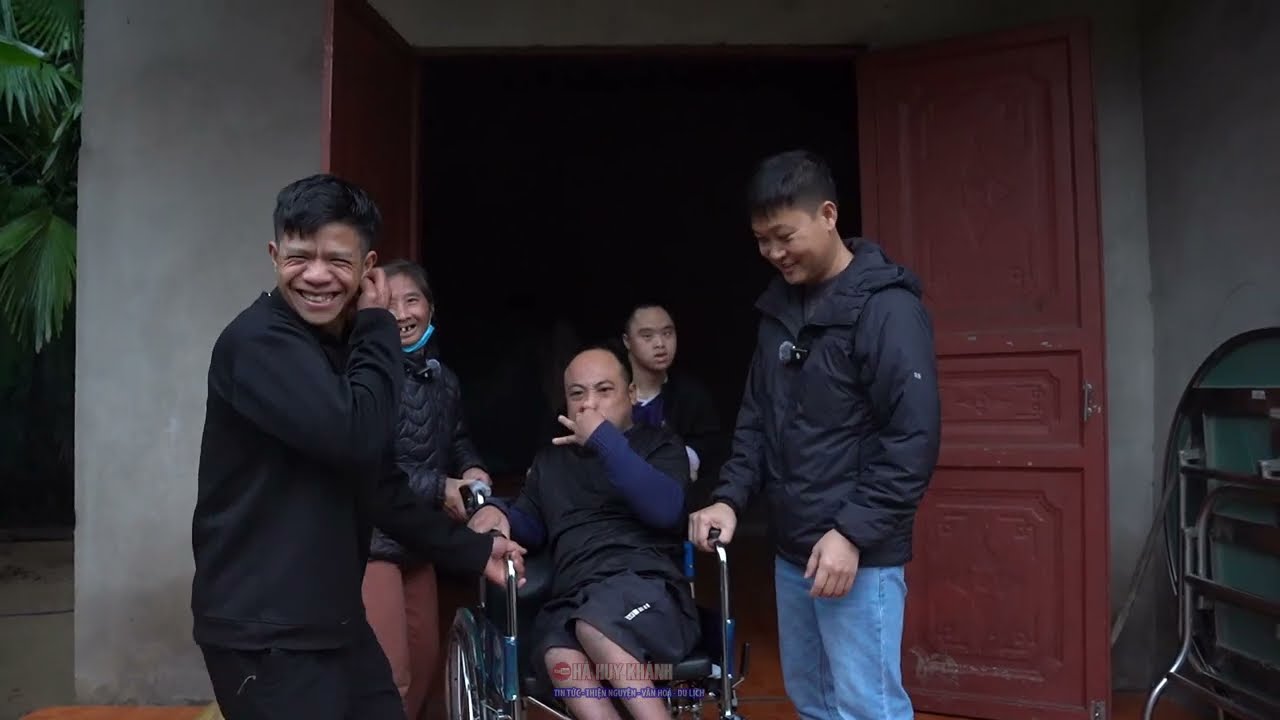 3 Mẹ con dì Vinh bật khóc khi bất ngờ được nhận thêm quà nhà hảo tâm giúp đỡ...