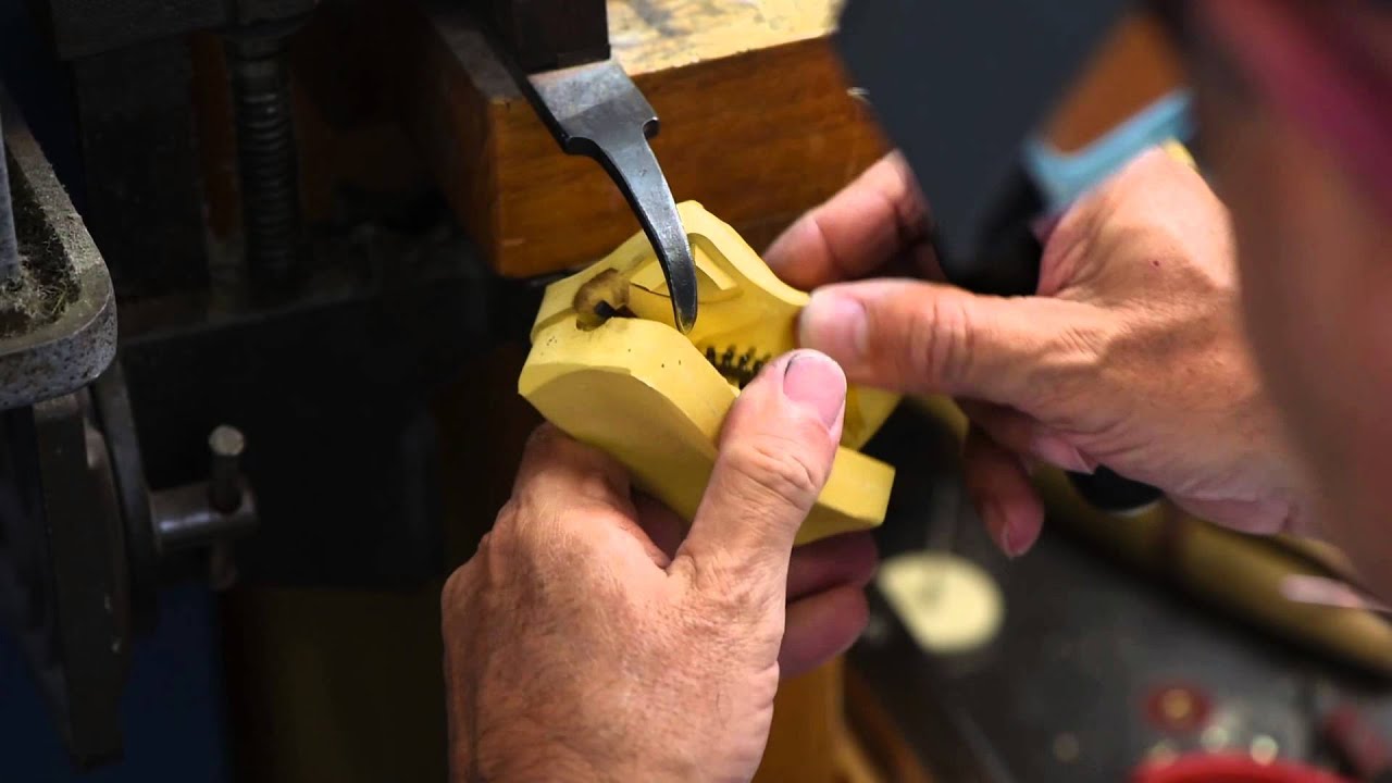 The Professional Way To Cut A Rubber Mold For An Eternity Ring