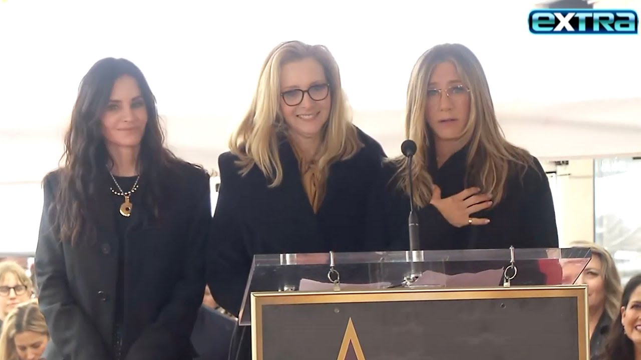 Дженнифер Энистон и Лиза Кудроу чествуют Кортни Кокс на Аллее славы