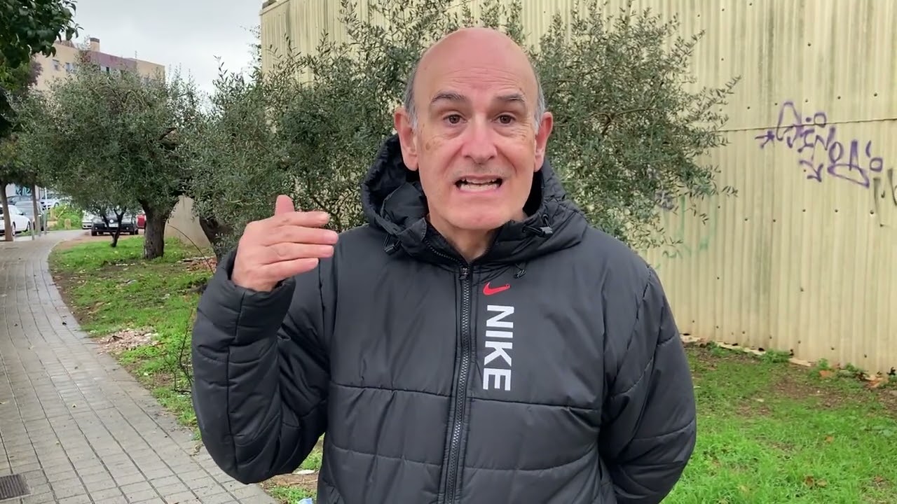 Carles Llussà, veí afectat per l'incendi d'una nau a Reus