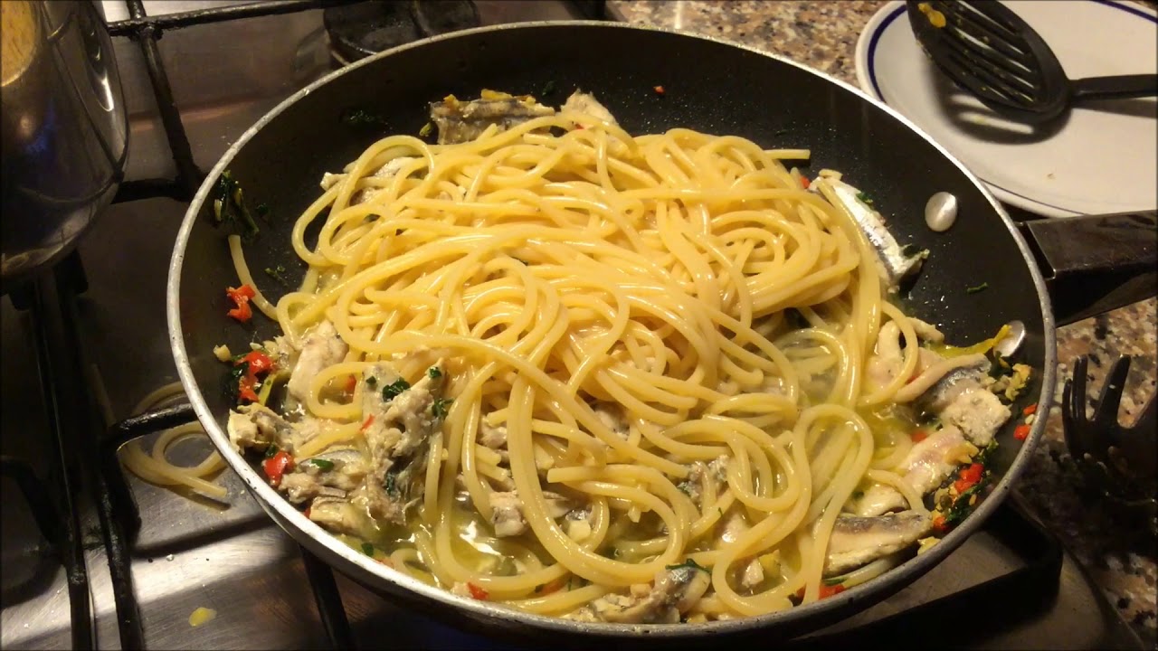 Spaghetti con alici fresche  e colatura di alici di Cetara (terzo piatto della trilogia)