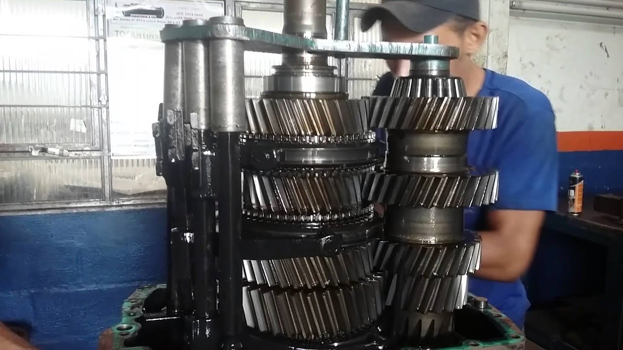 🔵 DESMONTANDO A CAIXA DE MARCHA ZF VW 19-320 EP07 26/01/16