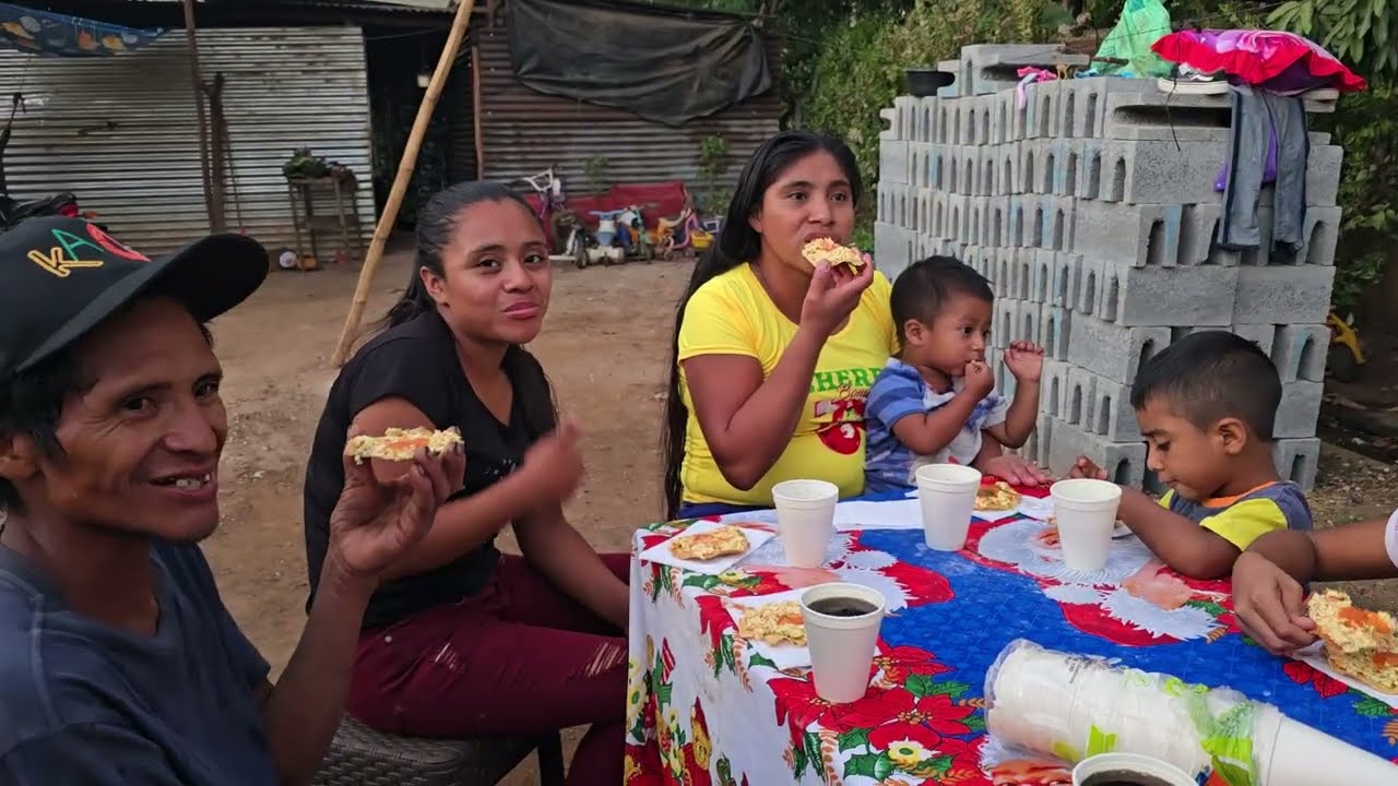 Brenda Llegó A Almorzar Al Cumpleaños de Su Mamá 