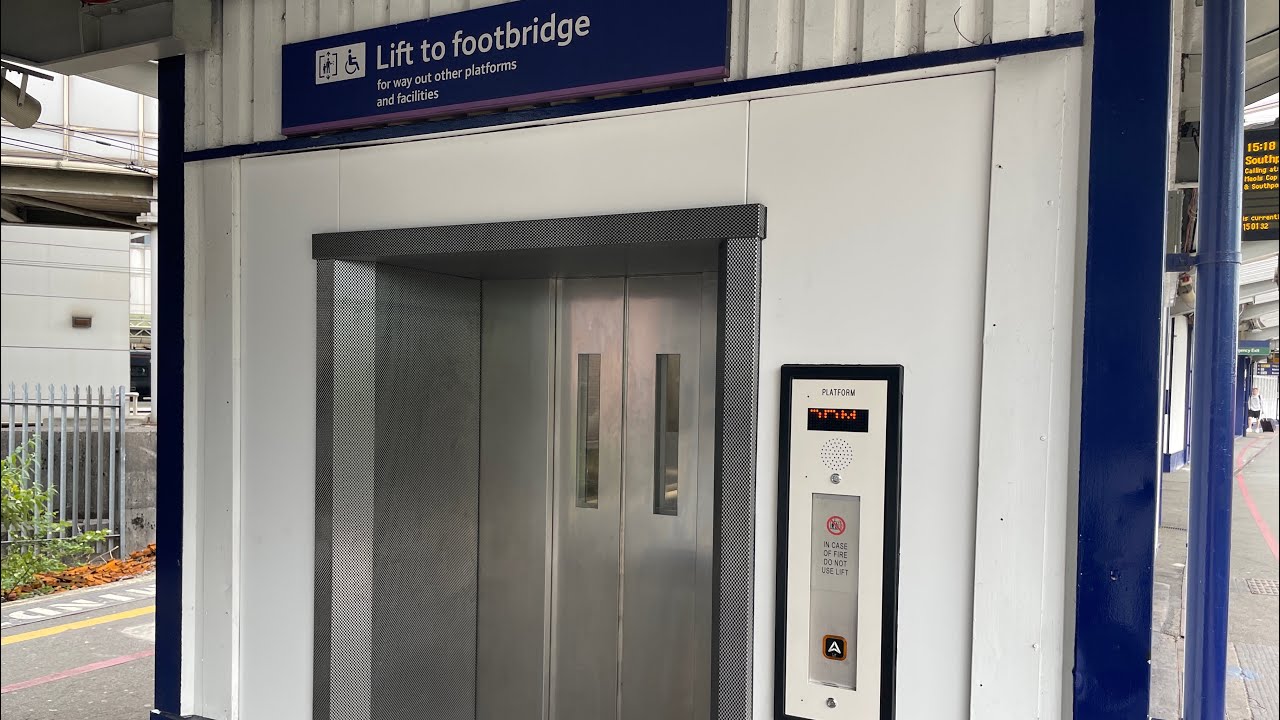 BRAND NEW Stannah Lift @ Platforms 13-14, Manchester Piccadilly Railway Station
