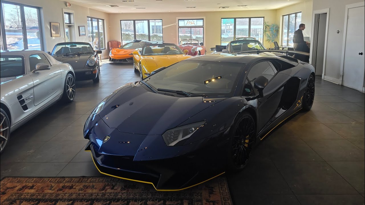 Supercars in St Louis! Lamborghini Aventador SV, Corvette ZR1, 3x SF90, 300 SL Gullwing, BMW Z1!