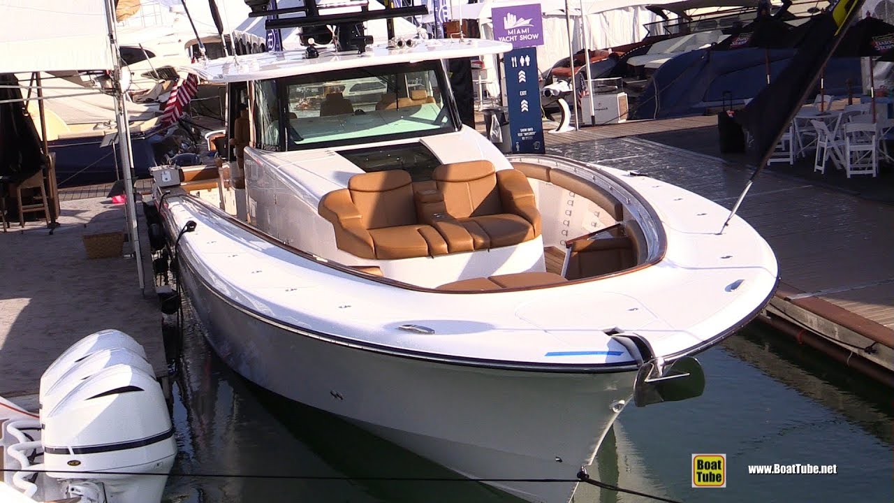 2020 HCB 65 Estrella Center Console - Walkaround Tour - 2020 Miami Yacht Show