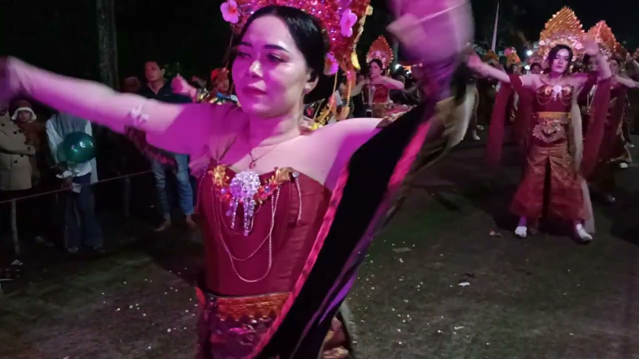 Penarinya cantik banget 