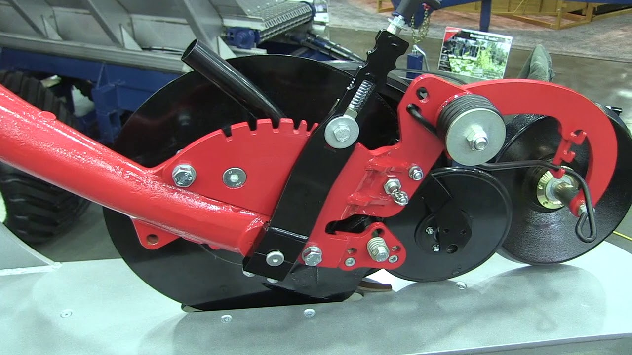 Dual tanks deliver on single disc air seeder