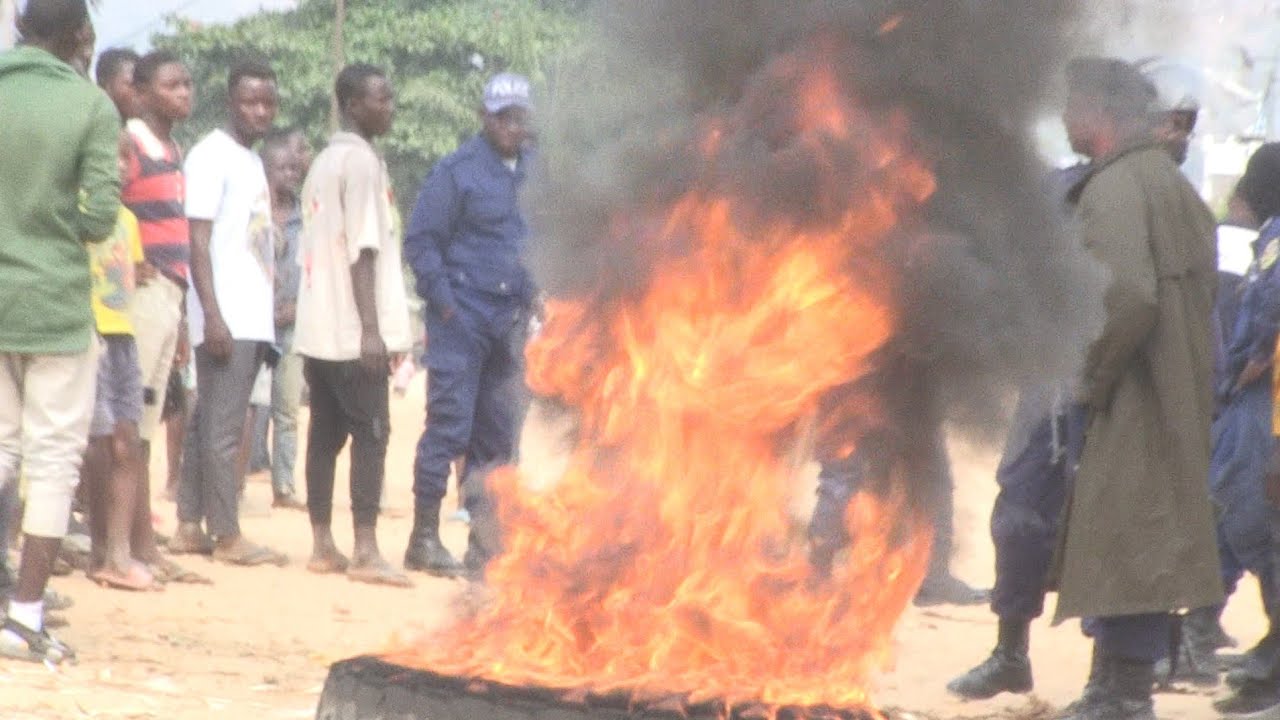 MOTO UMEWAKA UVIRA LEO/ WATU 4 WAFARIKI NA UMEME KWENYE MAANDAMANO YAKUFUKUZA MONUSCO  INCHINI CONGO