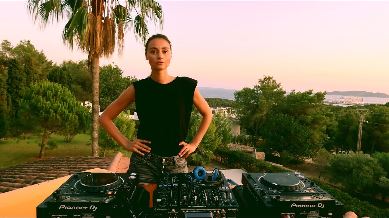 Miss Nine - 1001Tracklists Spotlight Mix [Ibiza Sunset Live House Music Mix]