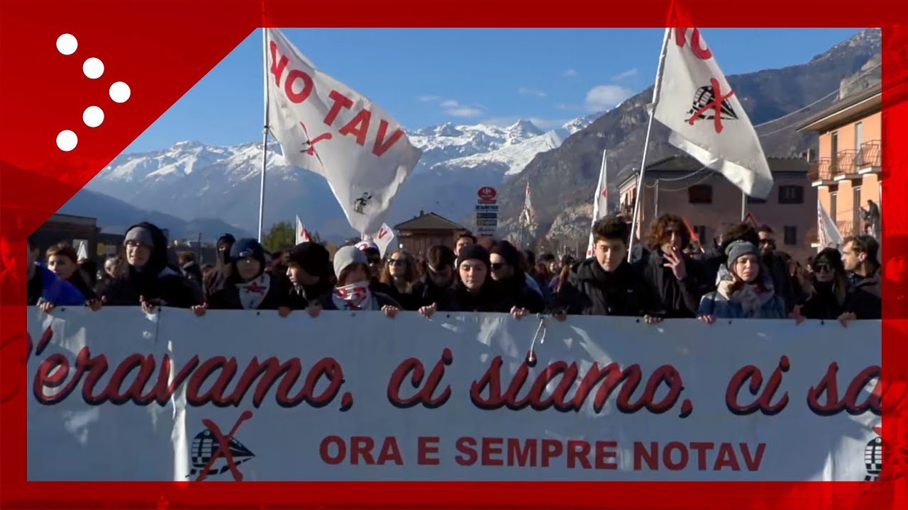 Valsusa, partita da Bussoleno la marcia No Tav dell'8 Dicembre, manifestanti verso San Didero