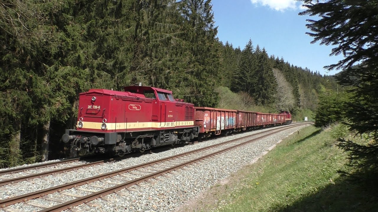 202 459-4 und 202 726-6 mit Schrottzug