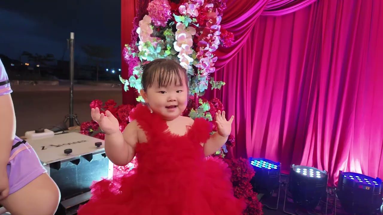 Rộn Ràng Đại Tiệc Tất Niên Công Ty Lớn Nhất Từ Trước Đến Giờ Của Nhân 