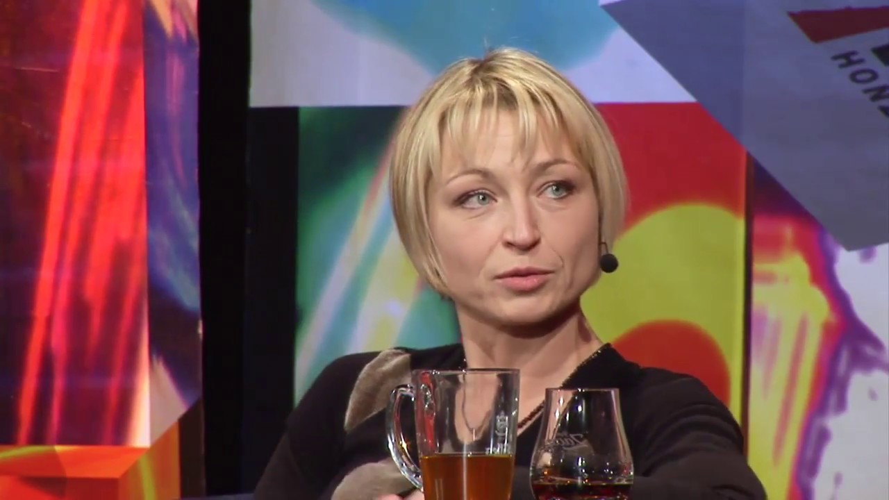 1. Klára Cibulková (10. 1. 2017, Malostranská beseda) - 7 pádů HD