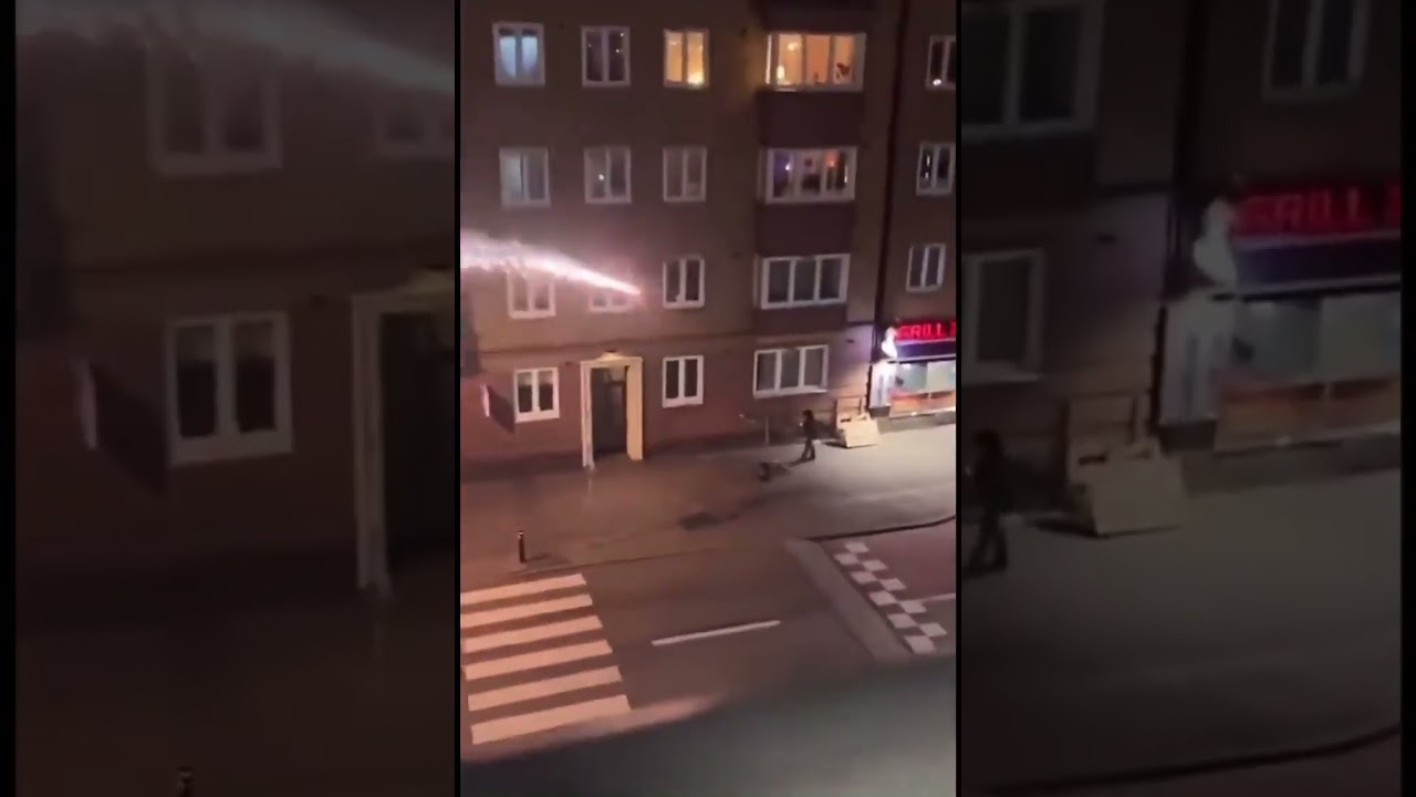 Get rekt boyo #fireworks #funny #accidente