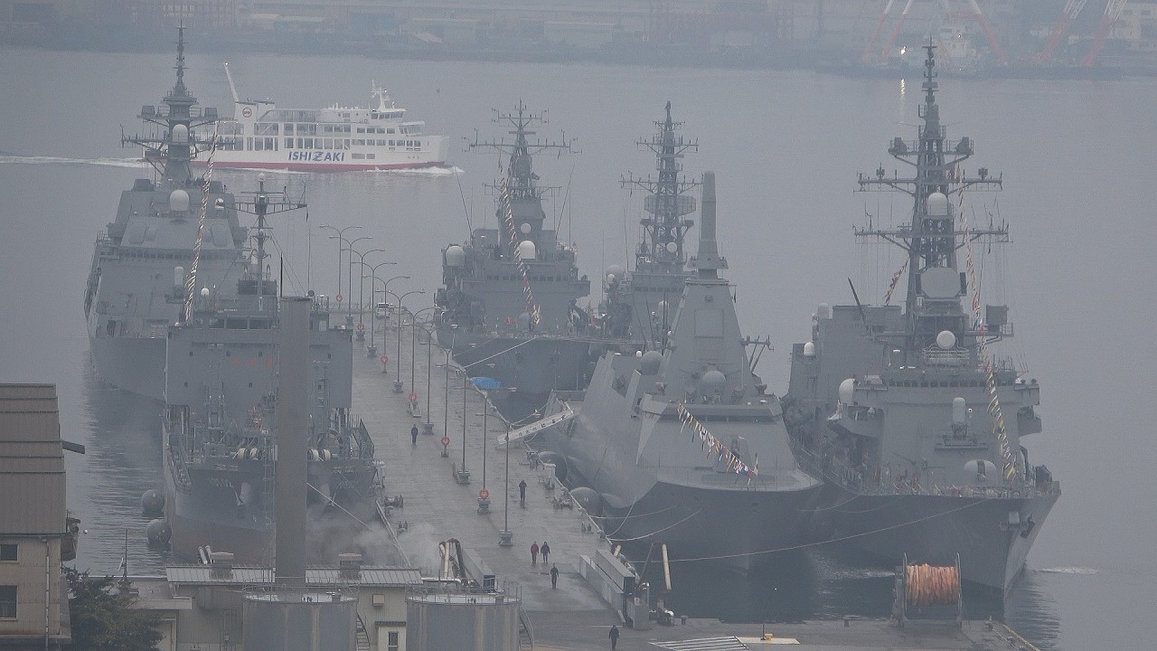 2026海上自衛隊呉基地空母KAGA「2月11日（水）空母KAGA・建国記念の日⚓呉基地では、青森から護衛艦DD-120しらぬい見参⁉」②