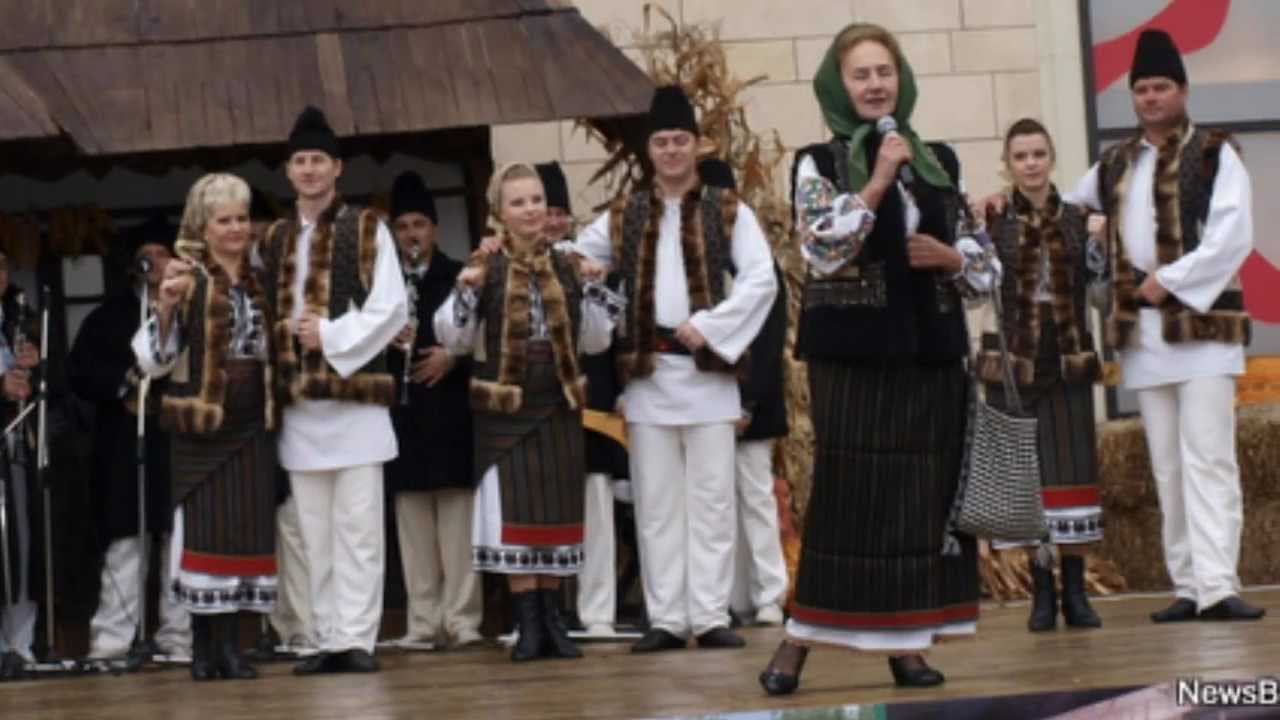 Super strigaturi de joc, cu muzica de fanfara -  prin Bucovina !