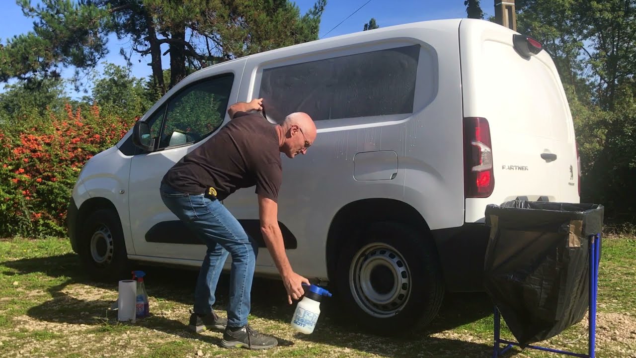 Pose d'un adhésif sur véhicule - Le tuto de Pub Adhésif