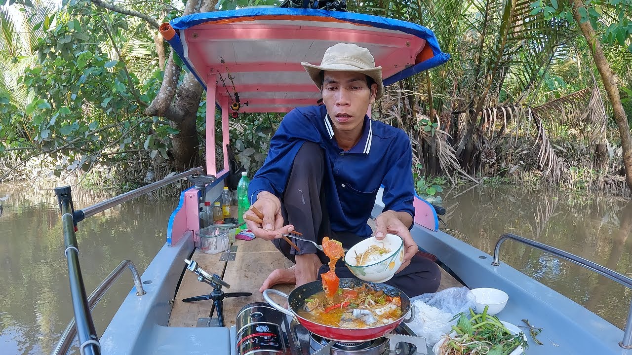 Fishing, cooking tasty meals on the boat, enjoying fully, unexpected joy || K camping &