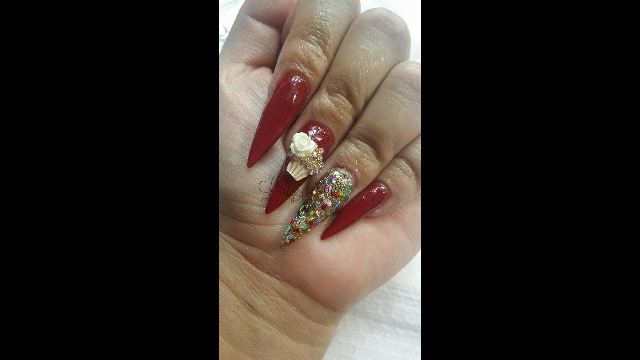 Uñas Acrílicas Sencillas y Elegantes en color Rojo cn Tip stileto
