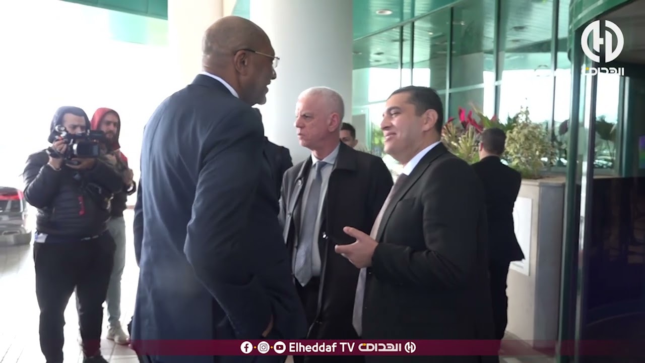 شـــاهد .. الحــاج محمد روراوة يصنع الحدث مع أعضاء الاتحادية الإفريقية لكرة القدم