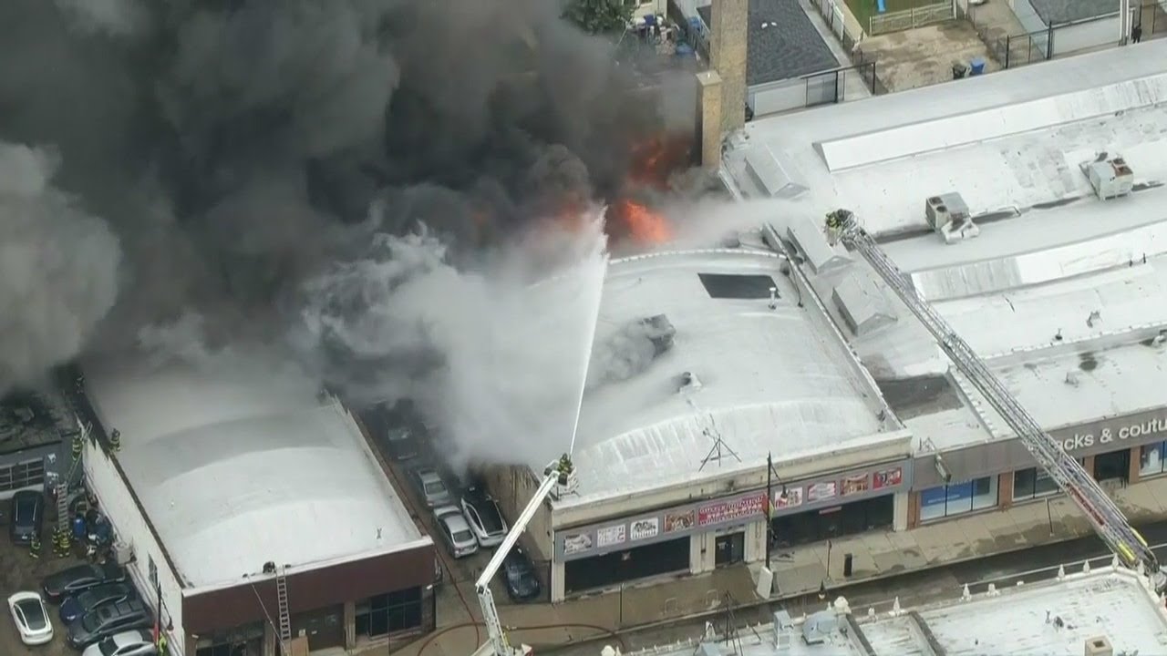Firefighters battle 2-alarm fire in Chicago