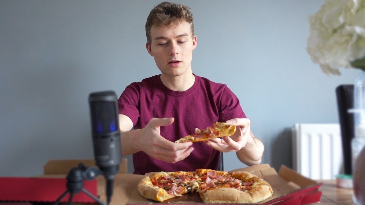 First Time Eating Dominos Pizza (Food Review)