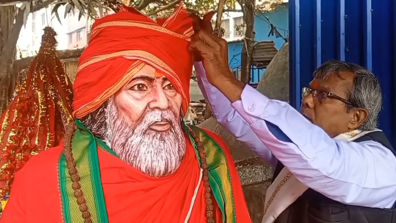 তারাপীঠ মহাশ্মশানে সাধক ব্যামাখ্যাপার বস্ত্রধারণের বিরল মুহূর্ত