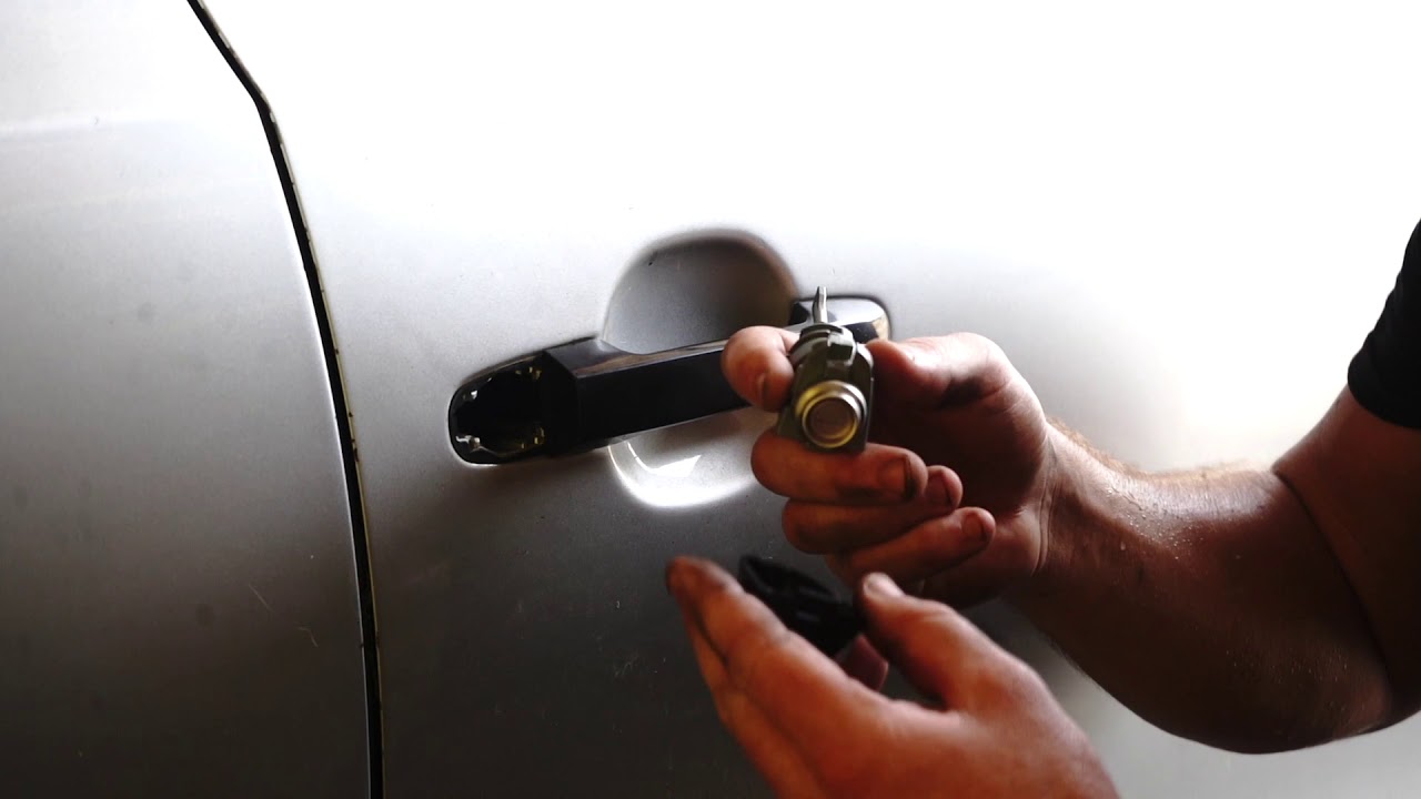 How to Replace a Hyundai I30 Outside Door Handle and End Cap | Parts Factory Australia