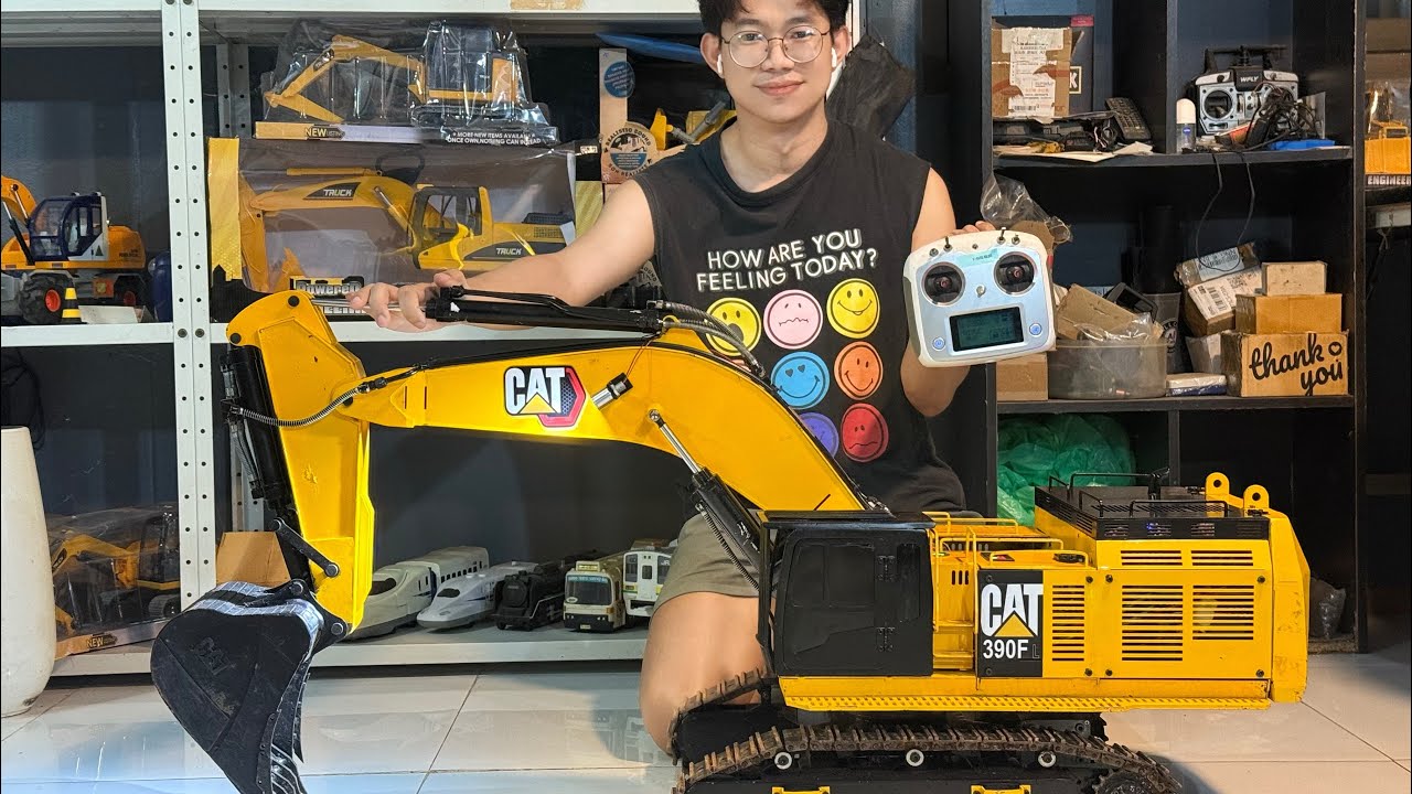 1/8 70 Kg Big RC Excavator CAT 390F 1500 USD 4 หมื่นกว่าบาท โทร 0824171710