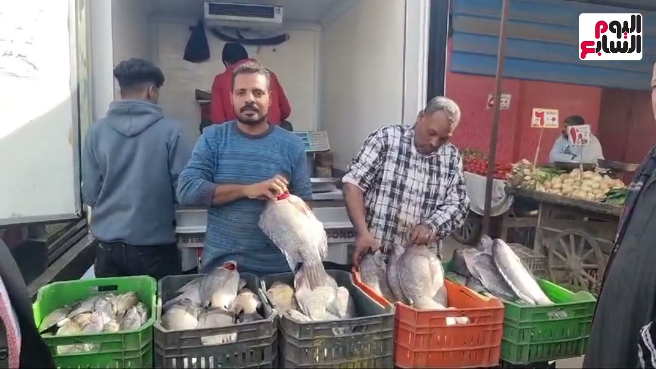 محافظ سوهاج يفتتح سوق اليوم الواحد بمدينة ساقلتة بأسعار مخفضة