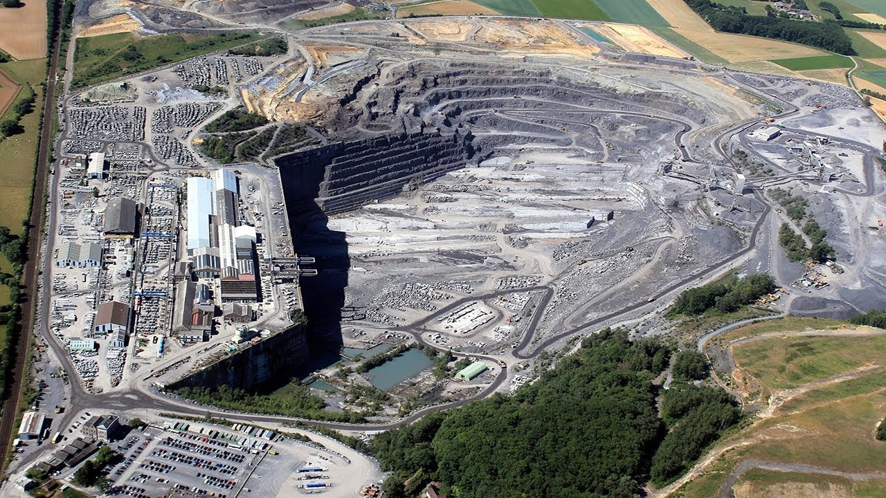 De oorsprong van Belgische blauwe steen, van ontginning tot eindproduct