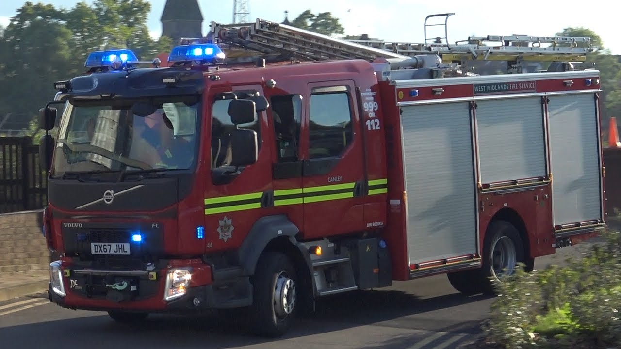 West Midlands Fire Service - Canley Pump Rescue Ladder Responding