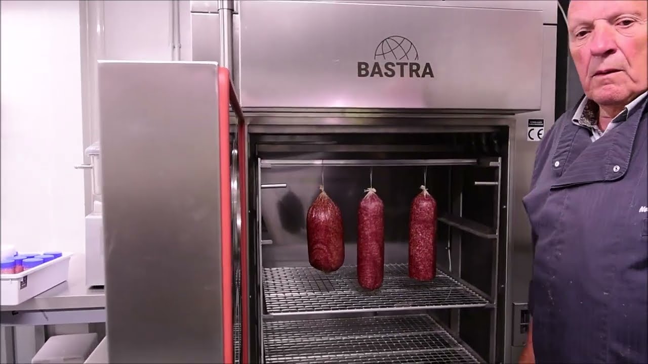 SALAMI met de hakmolen / salami avec le hachoir